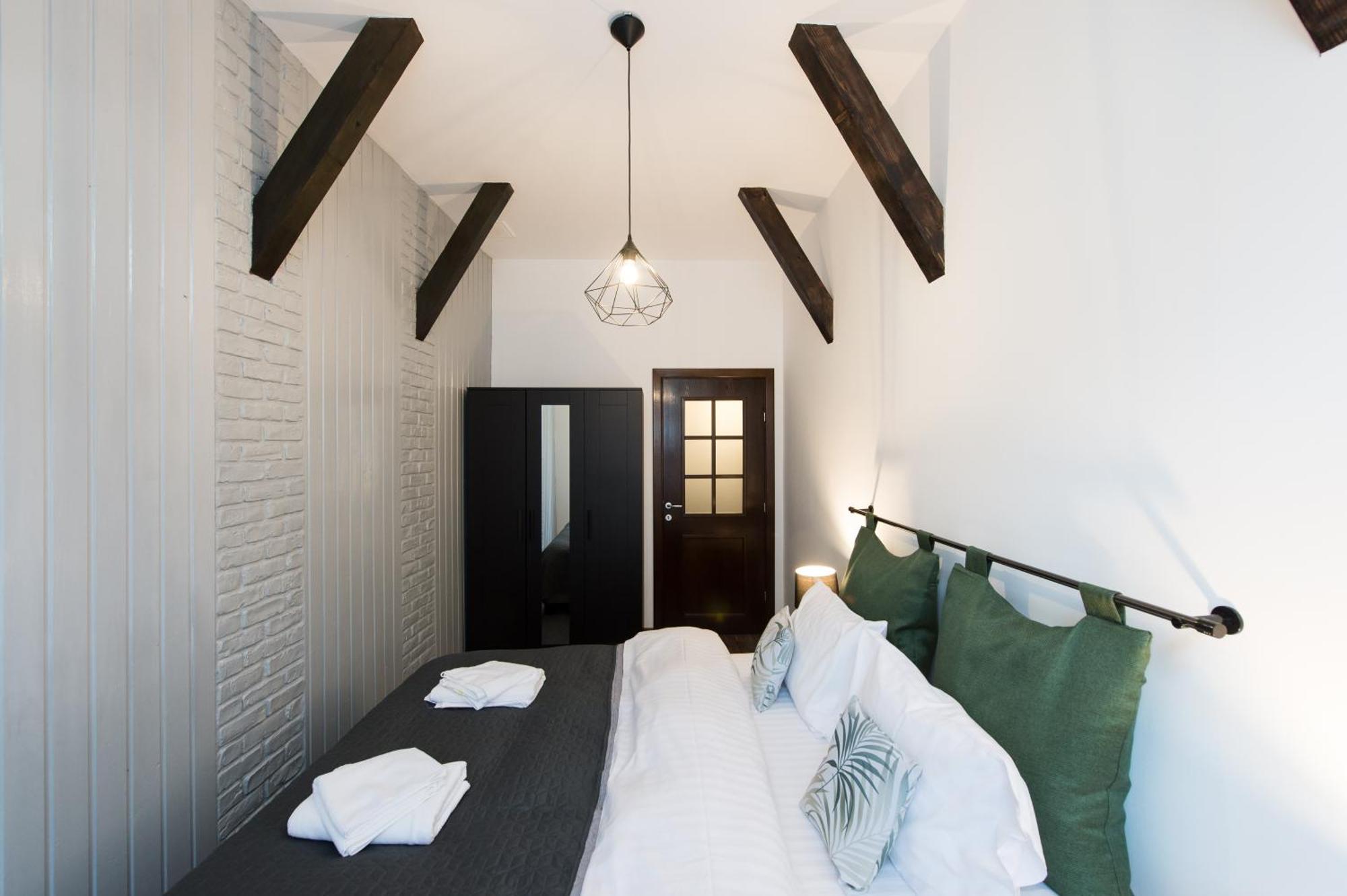 Lovely Brasov Flat With Patio And Mountain Views 外观 照片
