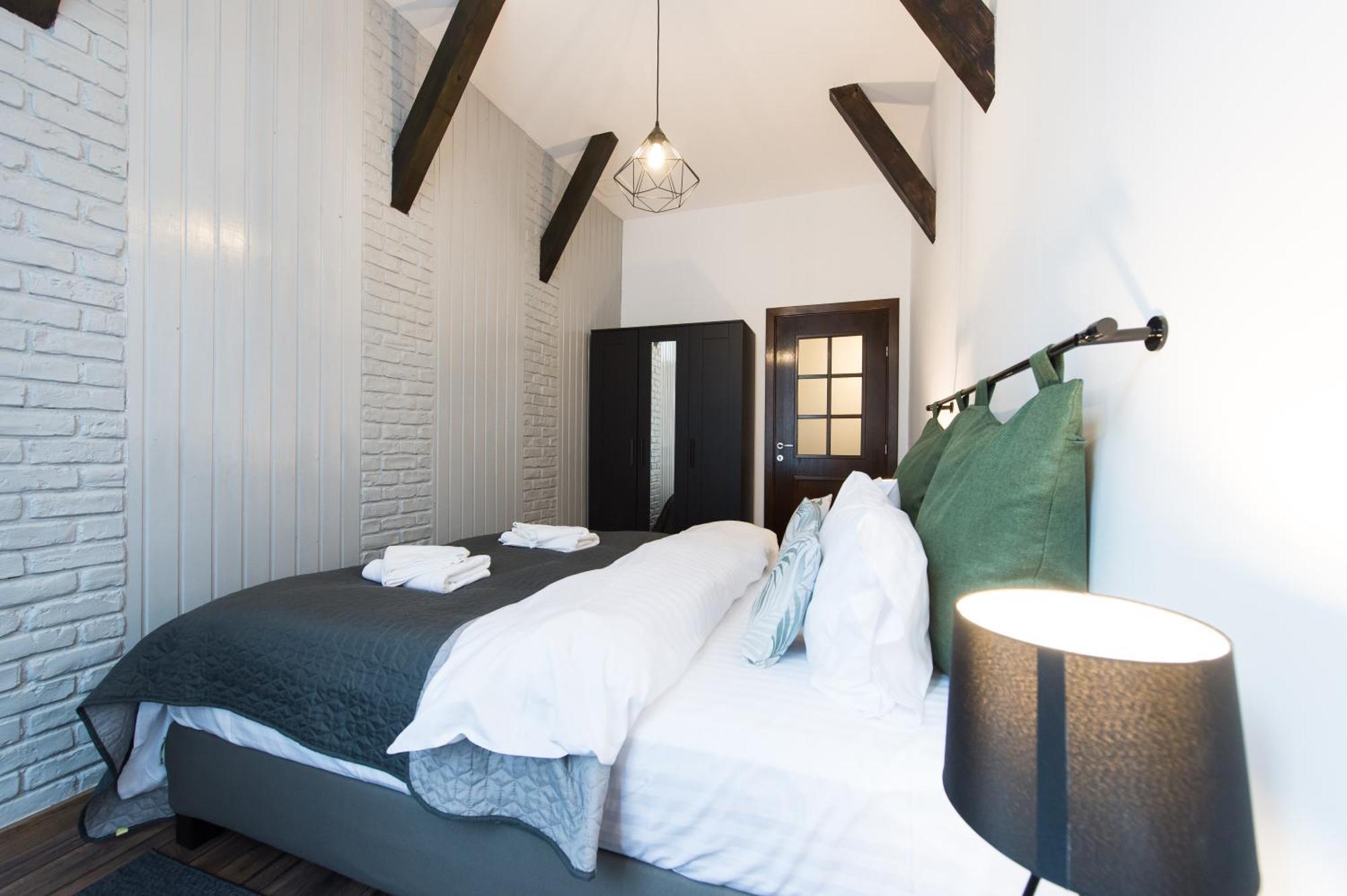 Lovely Brasov Flat With Patio And Mountain Views 外观 照片