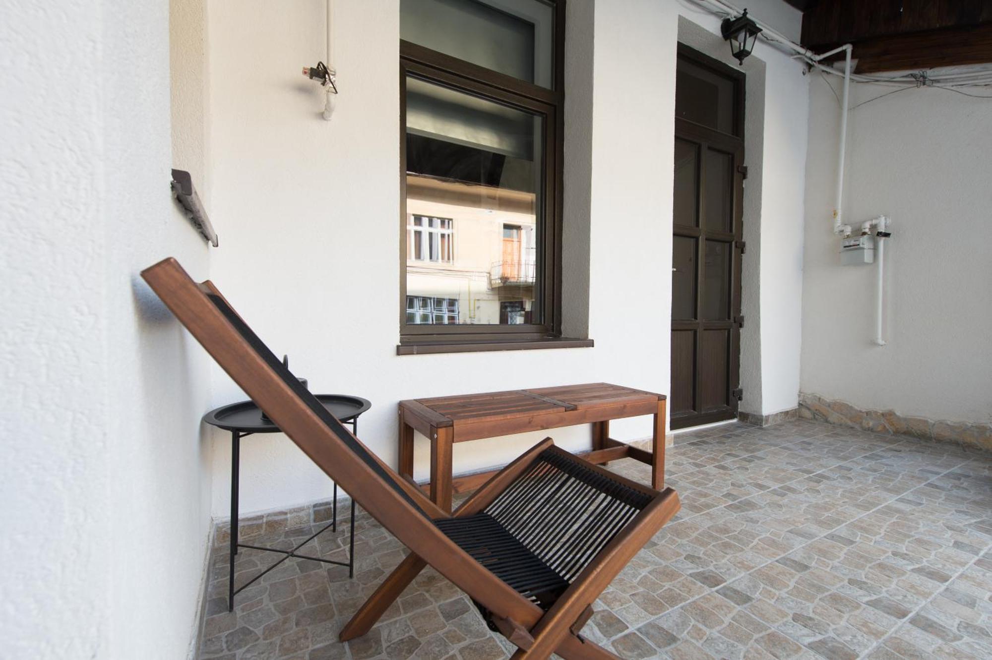 Lovely Brasov Flat With Patio And Mountain Views 外观 照片