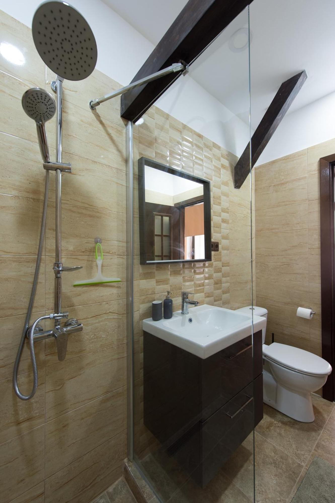 Lovely Brasov Flat With Patio And Mountain Views 外观 照片