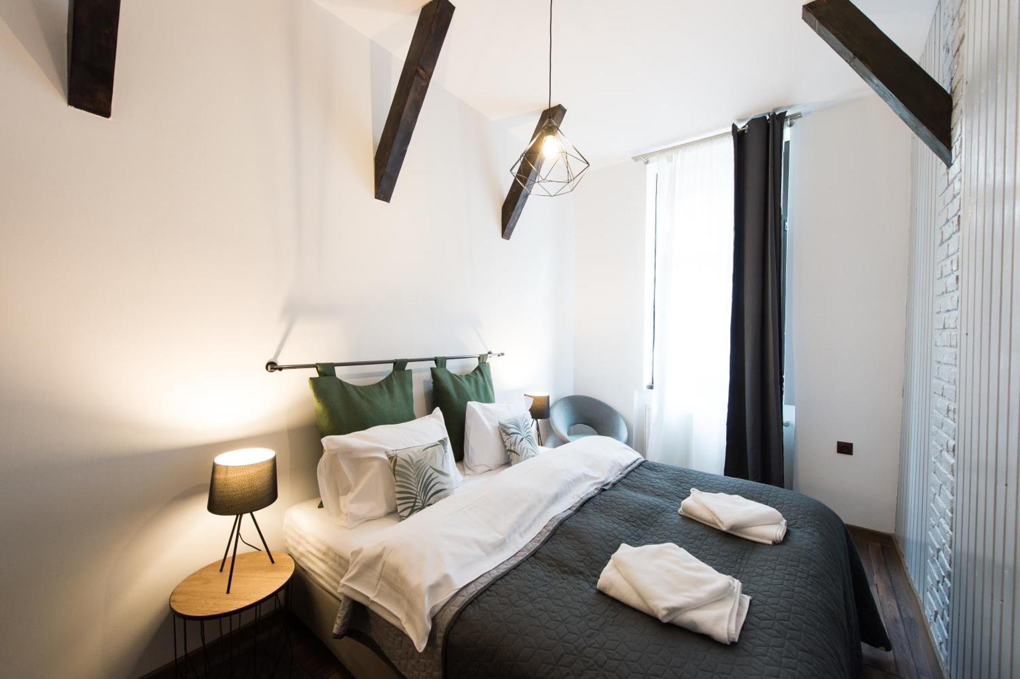 Lovely Brasov Flat With Patio And Mountain Views 外观 照片