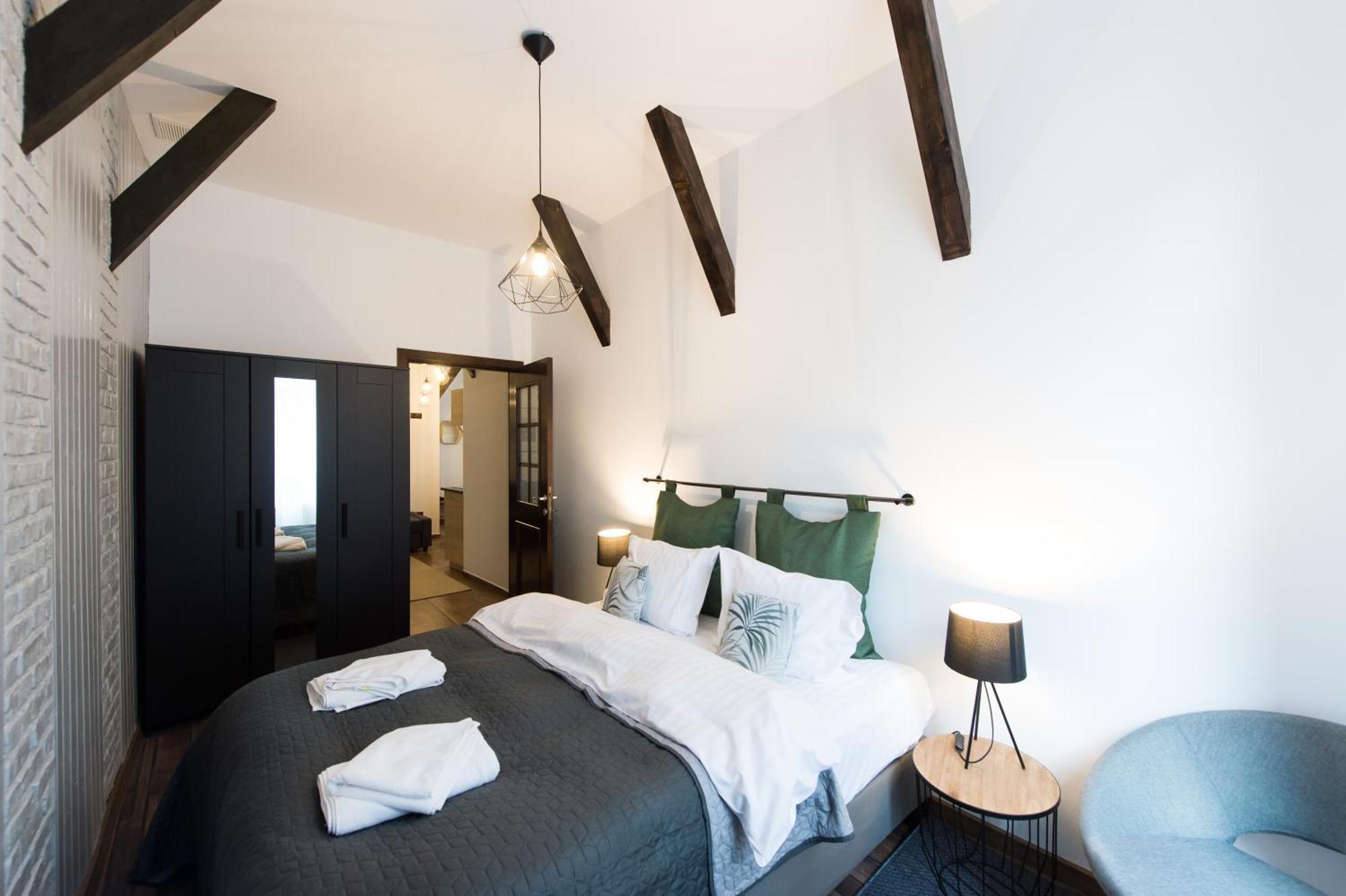 Lovely Brasov Flat With Patio And Mountain Views 外观 照片