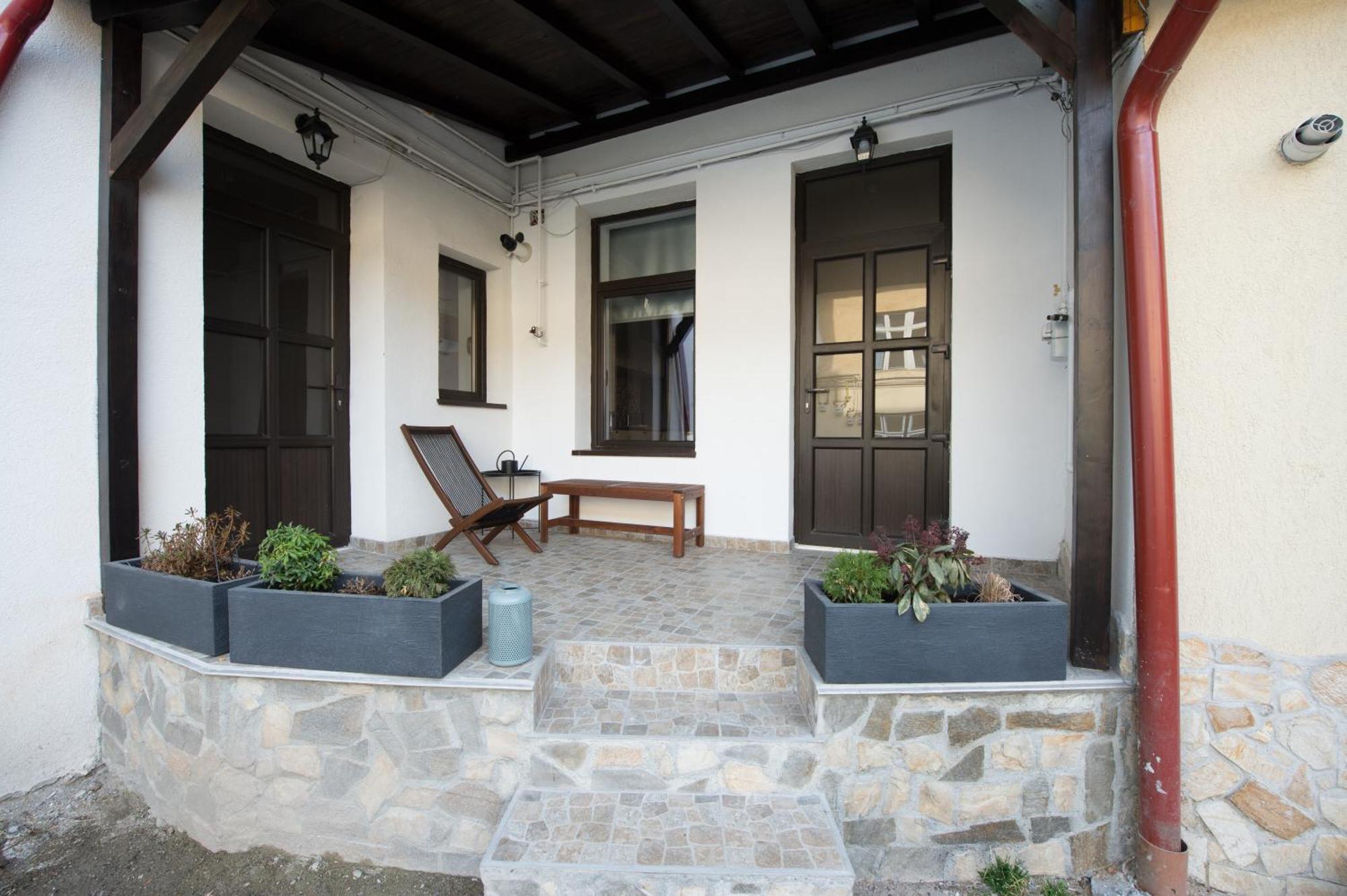 Lovely Brasov Flat With Patio And Mountain Views 外观 照片