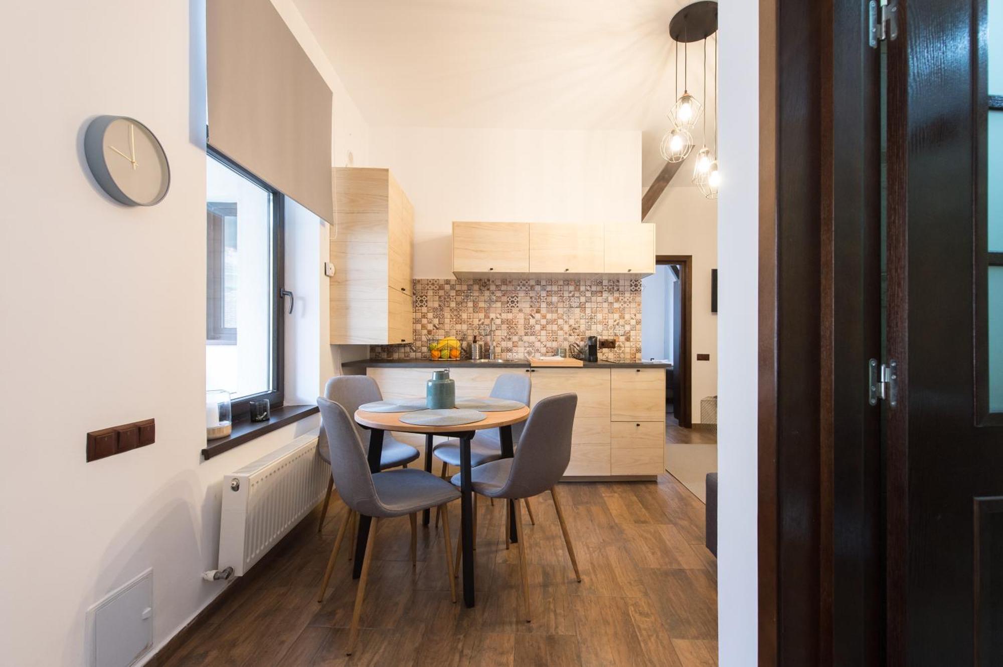 Lovely Brasov Flat With Patio And Mountain Views 外观 照片