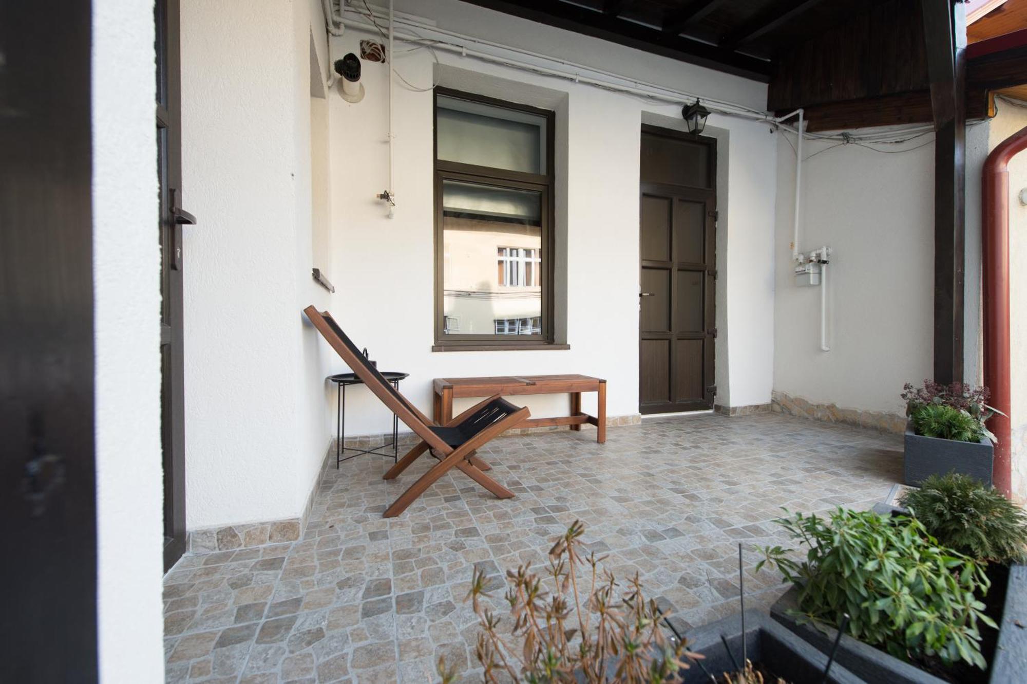 Lovely Brasov Flat With Patio And Mountain Views 外观 照片