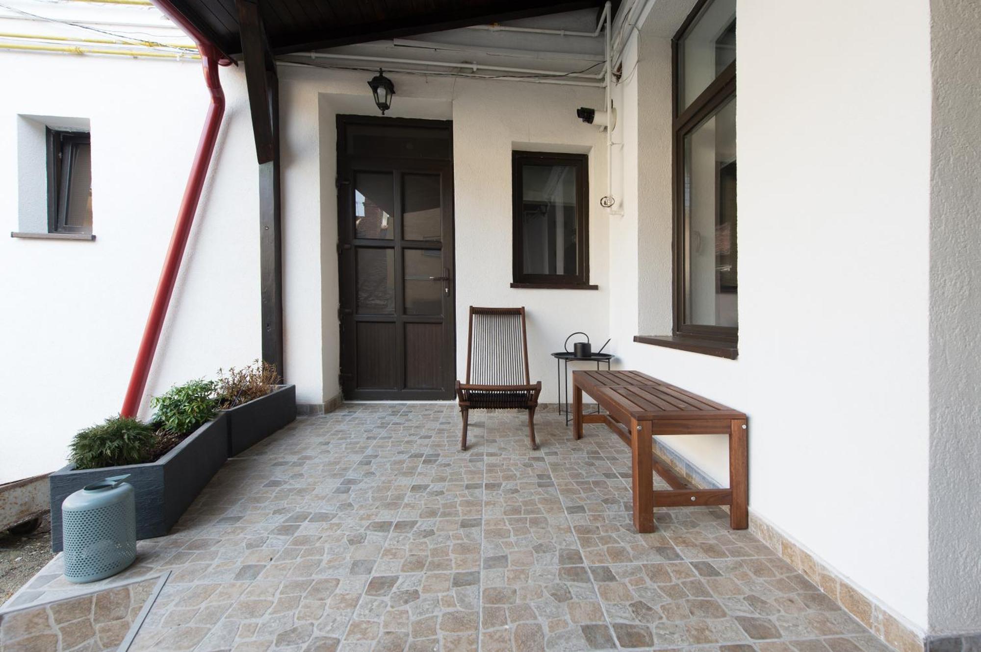 Lovely Brasov Flat With Patio And Mountain Views 外观 照片