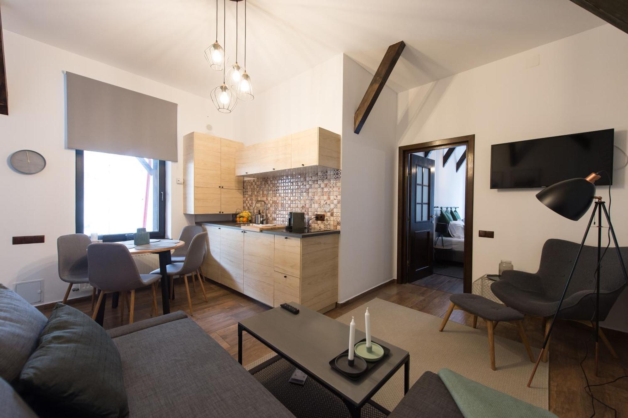 Lovely Brasov Flat With Patio And Mountain Views 外观 照片