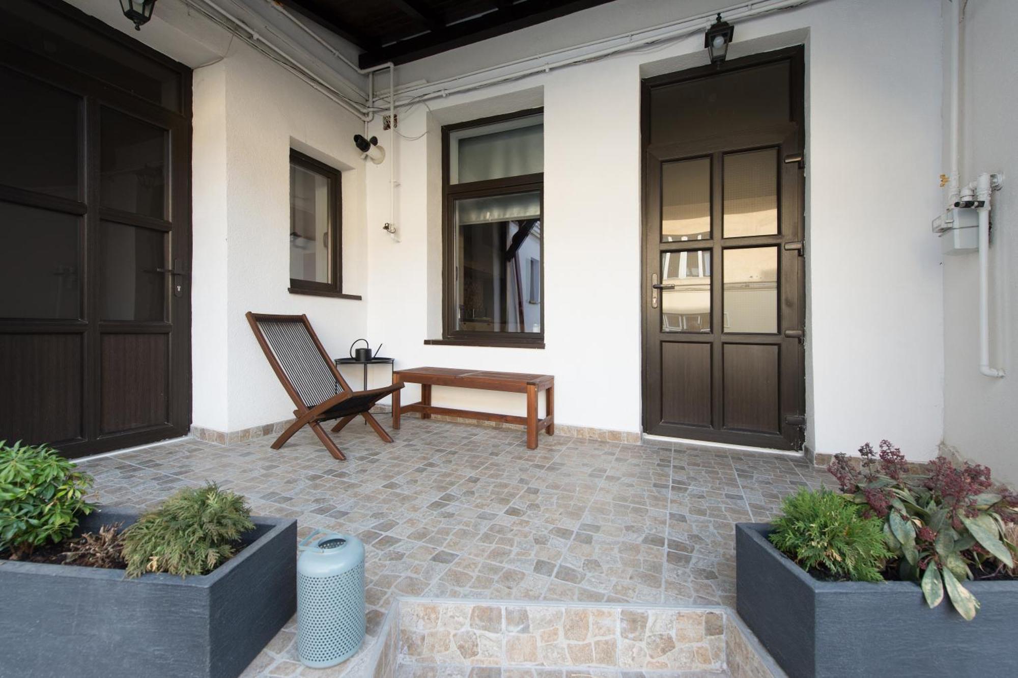 Lovely Brasov Flat With Patio And Mountain Views 外观 照片