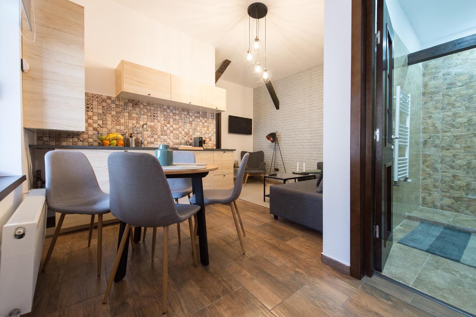 Lovely Brasov Flat With Patio And Mountain Views 外观 照片