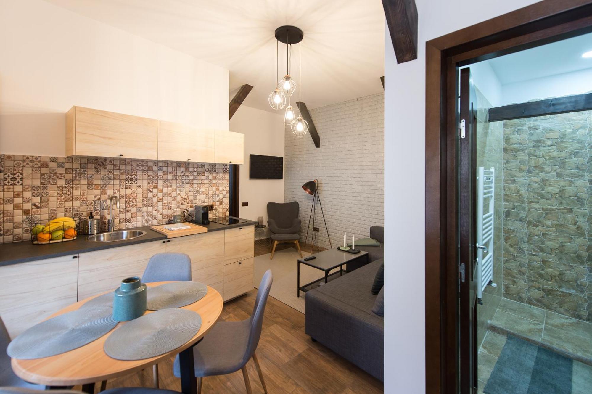 Lovely Brasov Flat With Patio And Mountain Views 外观 照片
