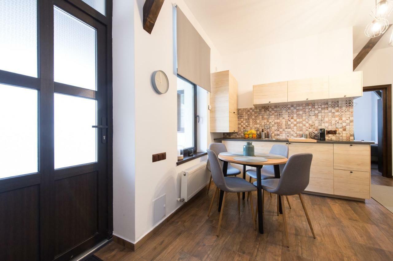 Lovely Brasov Flat With Patio And Mountain Views 外观 照片